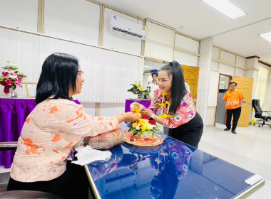 สืบสานวัฒนธรรมเทศกาลสงกรานต์สรงน้ำพระและรดน้ำขอพรสหกรณ์จังหวัดระยอง ... พารามิเตอร์รูปภาพ 36